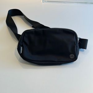 Never worn Lululemon belt bag black